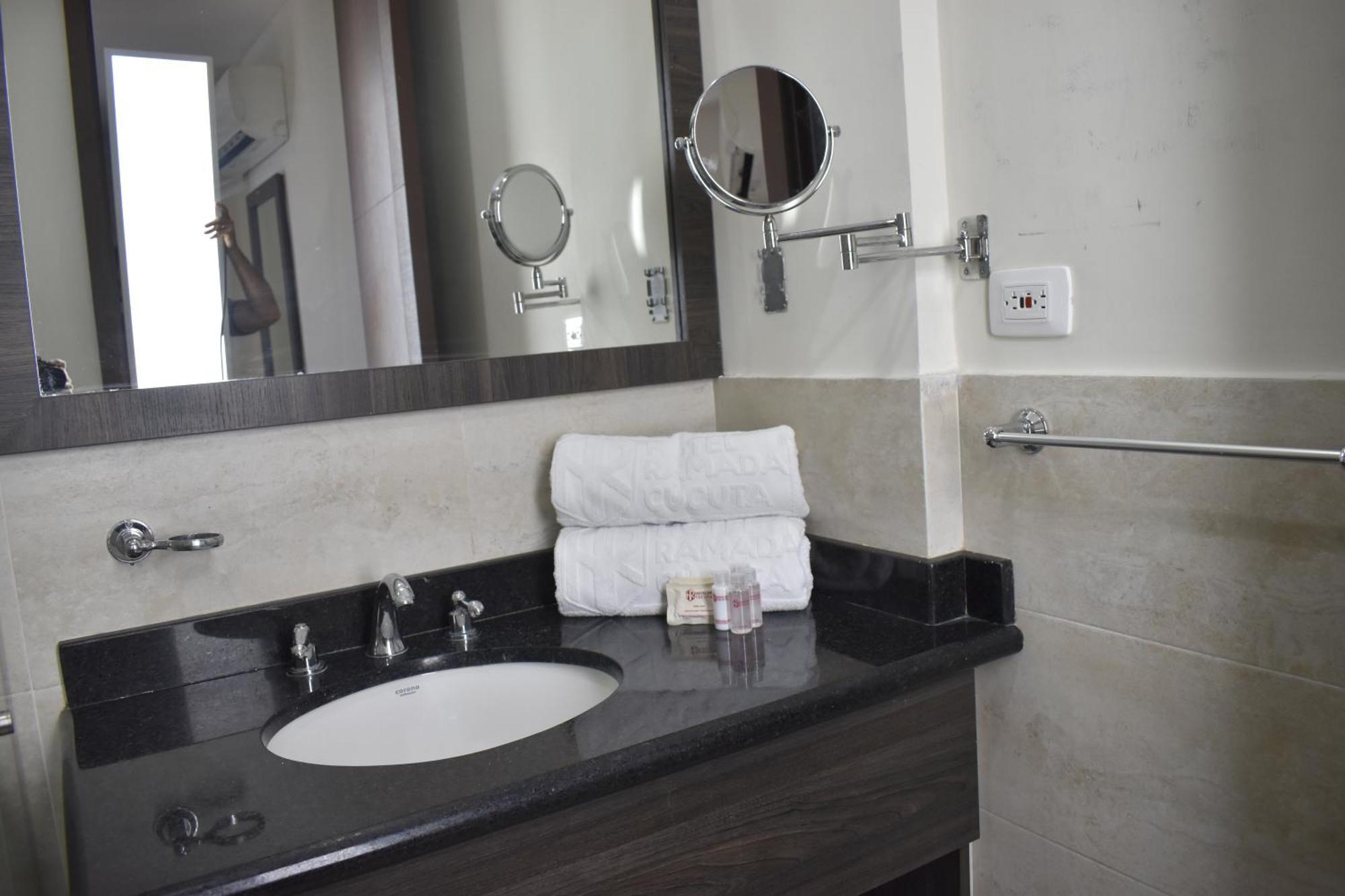 Hotel Hr Amada Cúcuta Zewnętrze zdjęcie